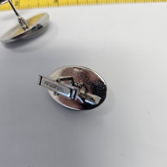 Elegant Silver and Gray Cuff Links Set - Picture 11 of 12